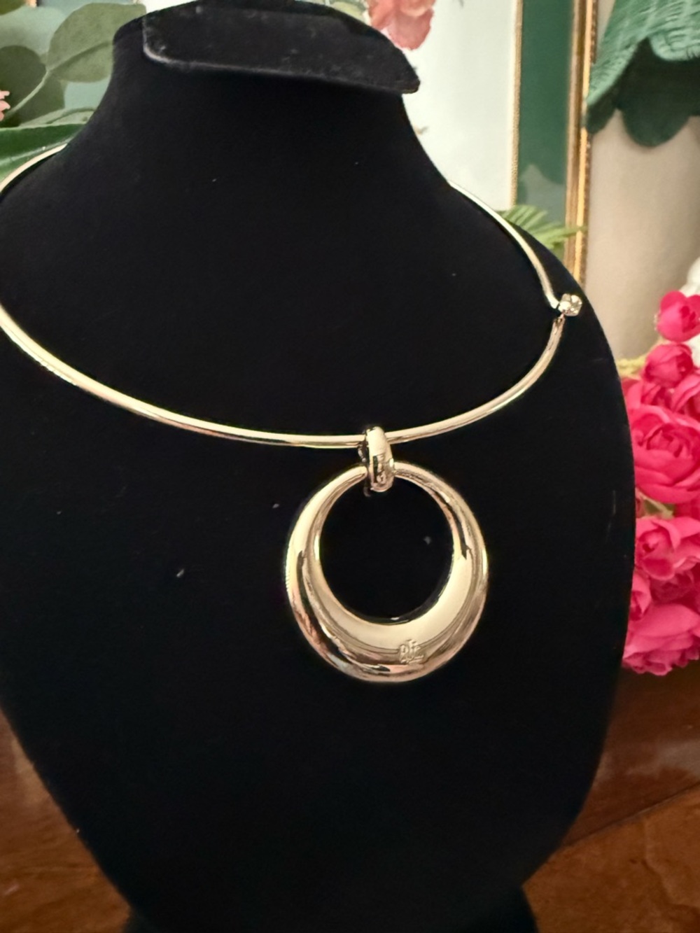 Gold Circular Pendant Collar Necklace - Unbranded